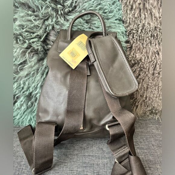 Y2K Esprit Vintage Faux Leather
Drawstring Backpack - Picture 4 of 13